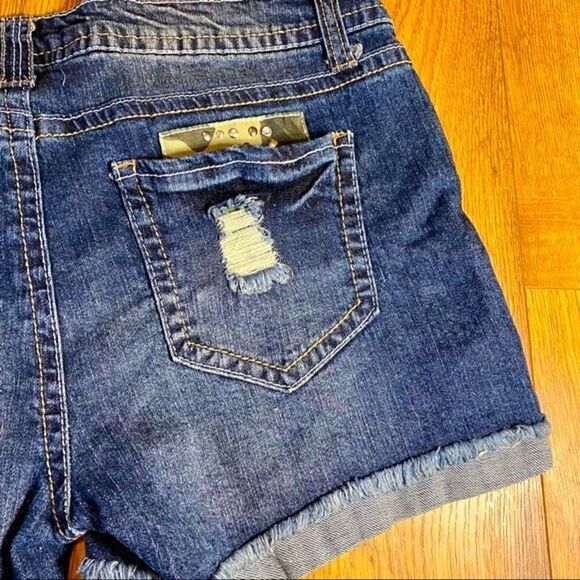 TRUCE DESTROYED JEAN SHORTS WITH CAMO DETAILING 13 JRS NWT - Picture 7 of 13